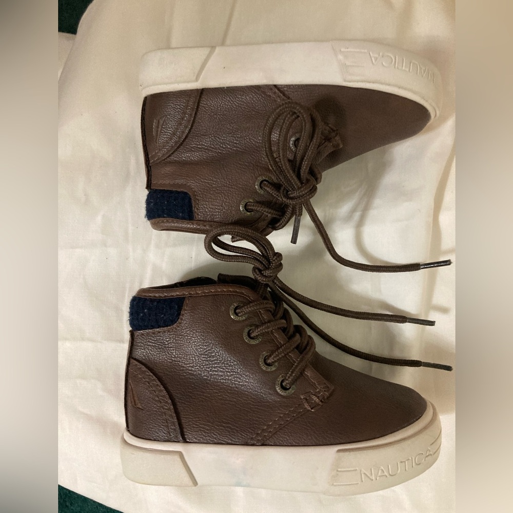Toddlers NAUTICA High Top Sneakers / Booties Size 5T EUC